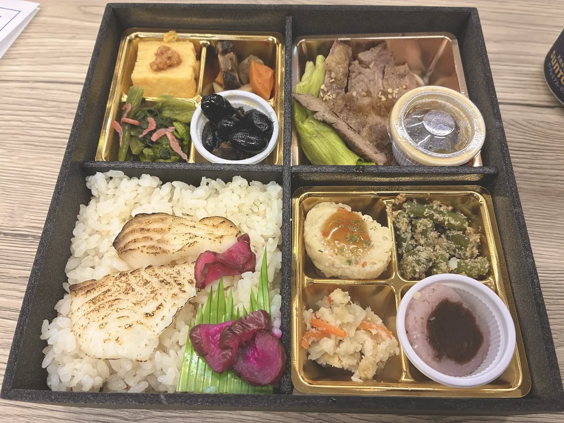横濱コーポレーションで行われた、9月・10月のbirthdayイベントで振舞われた、豪華なお弁当。